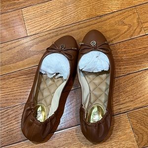 NWOT Michael Kors flats size 8